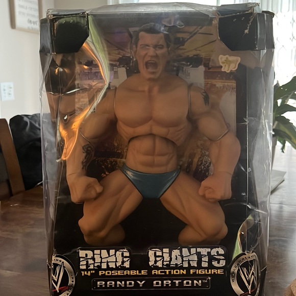 WWE Randy Orton Ring Giants - Picture 1 of 4